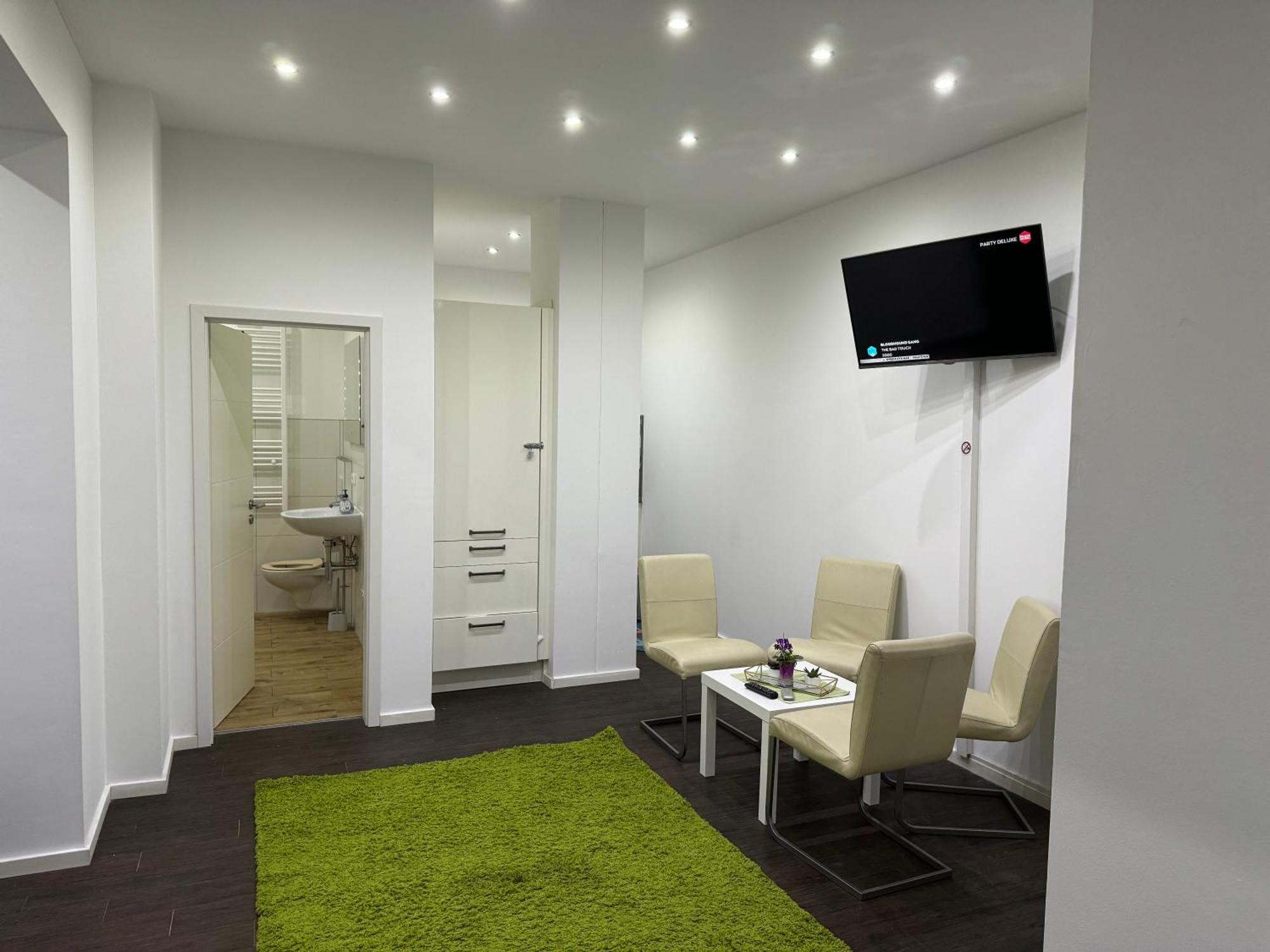 Luxurioese Wohnung Mit Eigenem Garten アウグスブルク エクステリア 写真